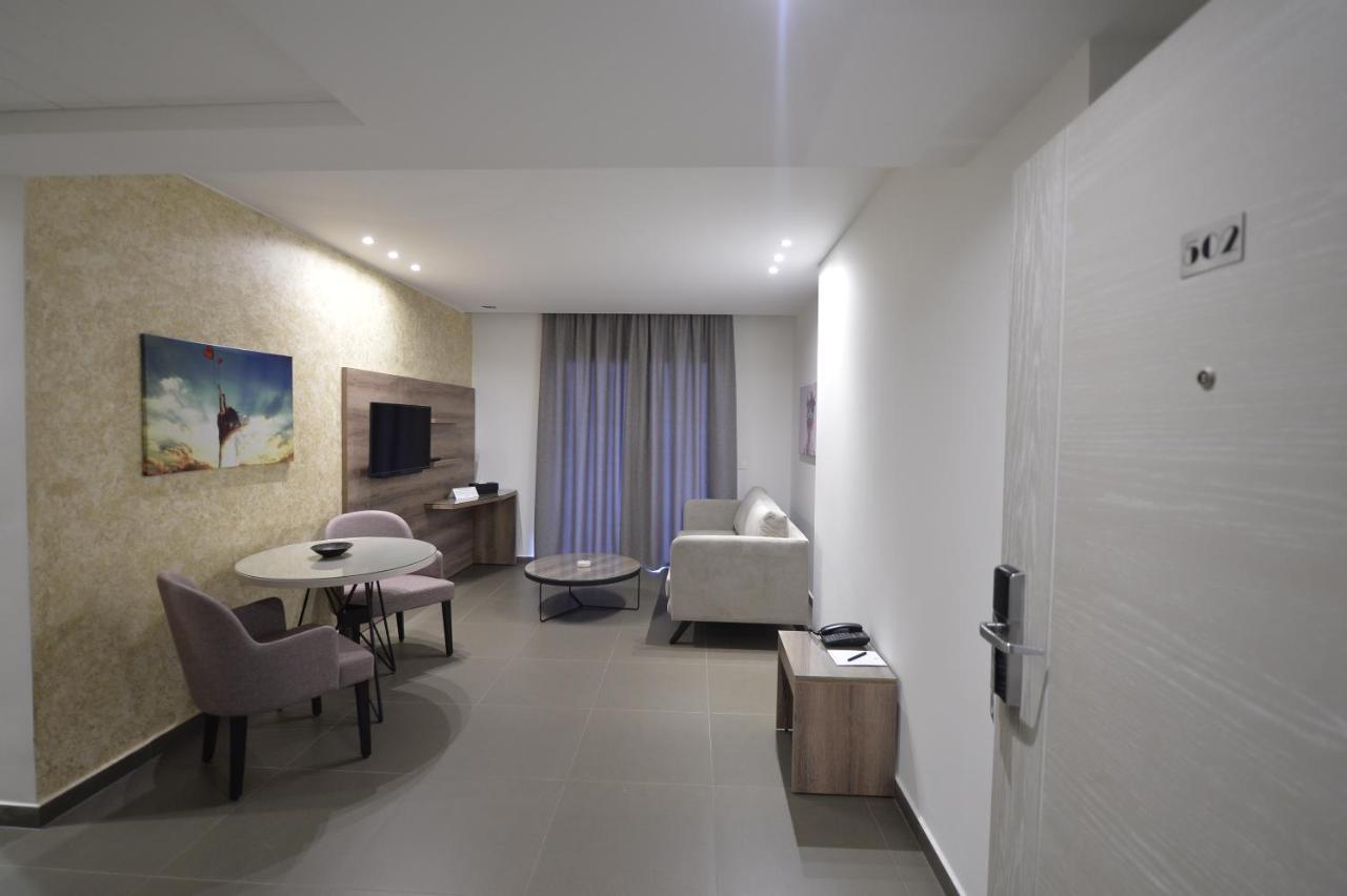 Zett Hotel Джуния Екстериор снимка