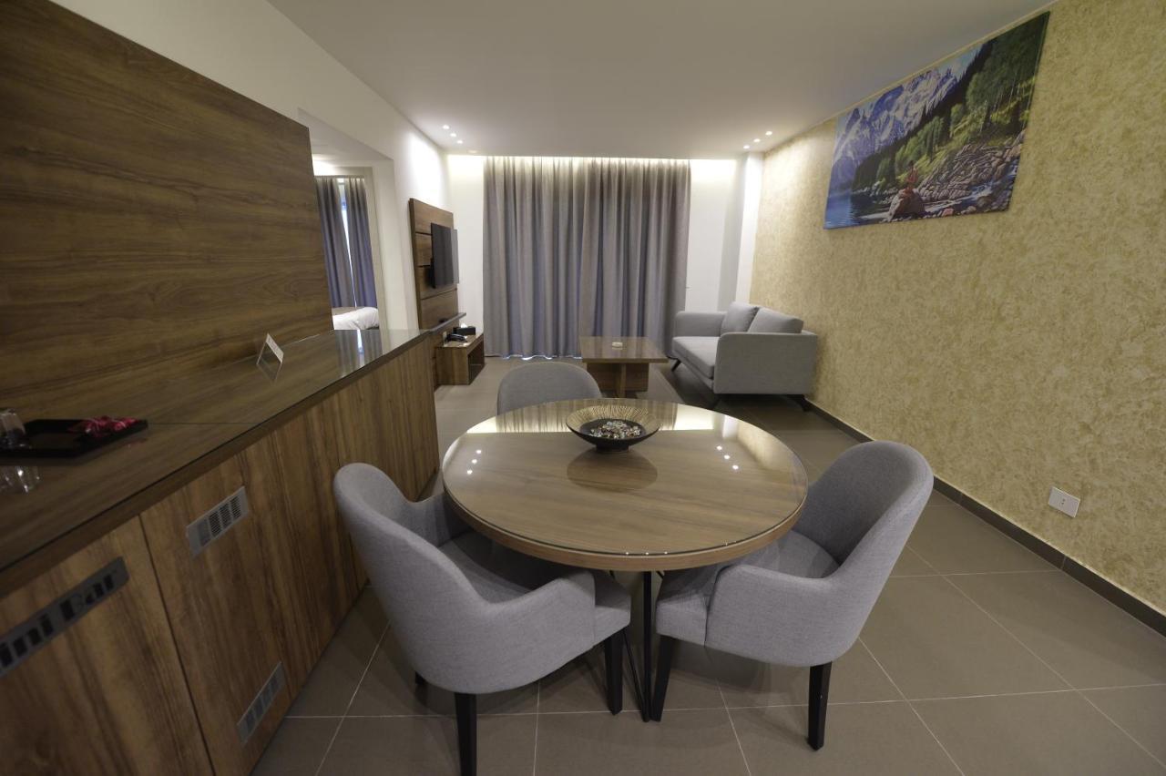 Zett Hotel Джуния Екстериор снимка
