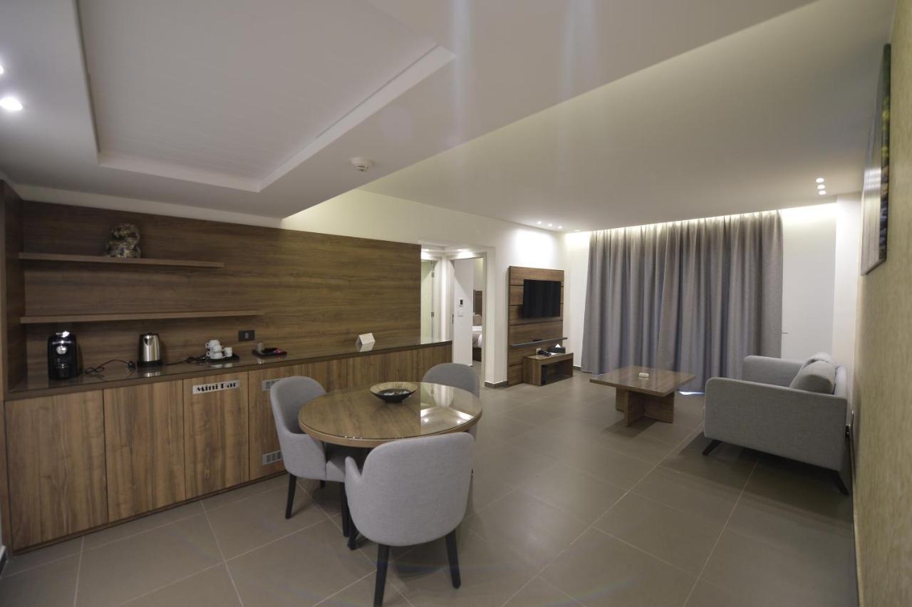Zett Hotel Джуния Екстериор снимка