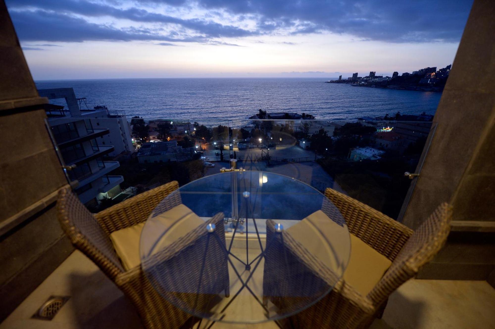 Zett Hotel Джуния Екстериор снимка