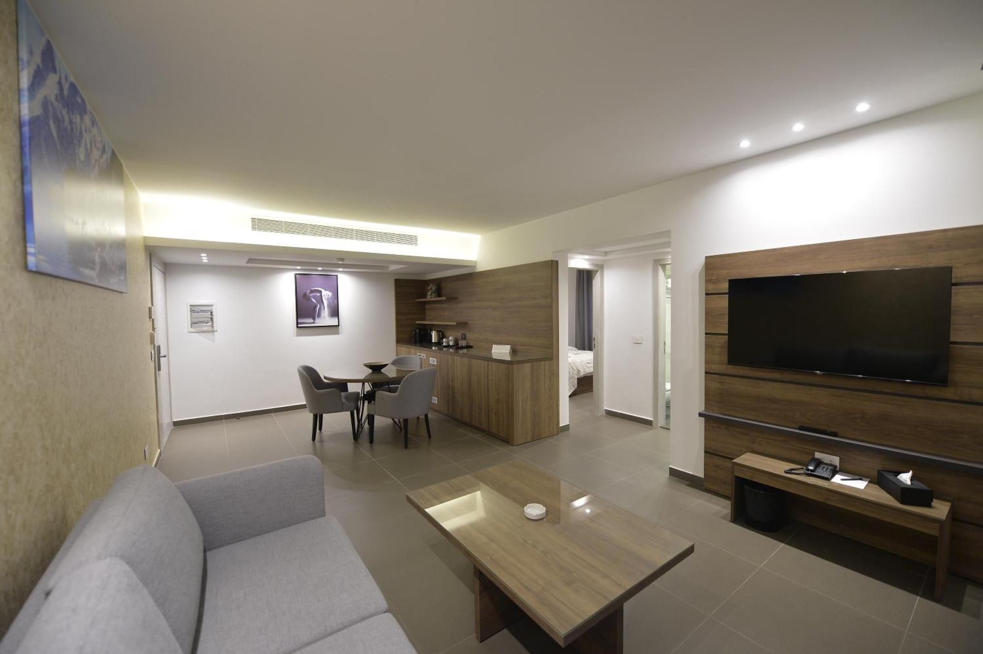 Zett Hotel Джуния Екстериор снимка